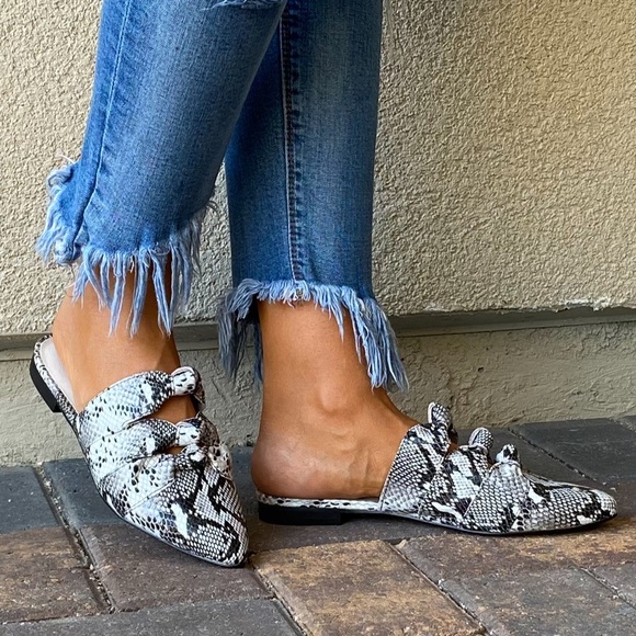 Snake Print Leather Pointed Toe Bow Detail Mule - Picture 5 of 13